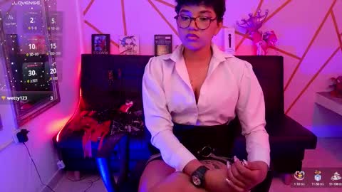 isabela online show from December 17, 4:38 am