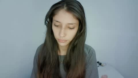 Snapshot of isis_pink chatting on February 5, 2:26 pm Alaya online show from February 5, 2:26 pm