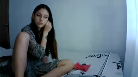 Snapshot of isis_pink chatting on January 9, 2:51 pm Alaya online show from January 9, 2:51 pm