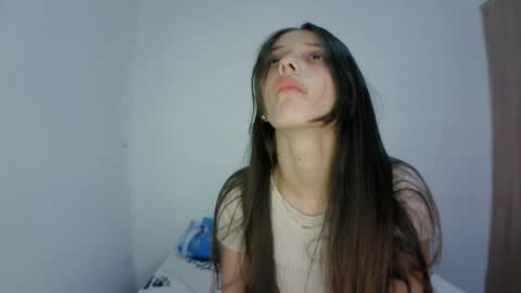 Snapshot of isis_pink chatting on February 4, 3:47 pm Alaya online show from February 4, 3:47 pm