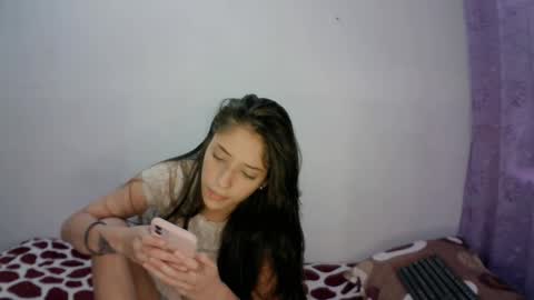 Snapshot of isis_pink chatting on February 18, 6:28 pm Alaya online show from February 18, 6:28 pm