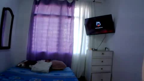 Snapshot of isis_pink chatting on January 18, 6:53 pm Alaya online show from January 18, 6:53 pm