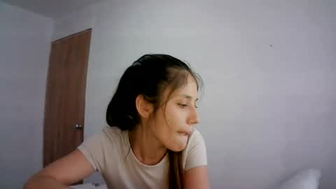 Snapshot of isis_pink chatting on January 11, 8:54 pm Alaya online show from January 11, 8:54 pm