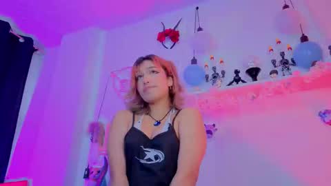 Isisjones18 online show from November 23, 6:31 pm