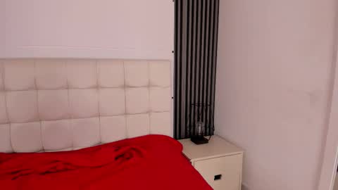 Isis Noir online show from November 22, 5:26 pm