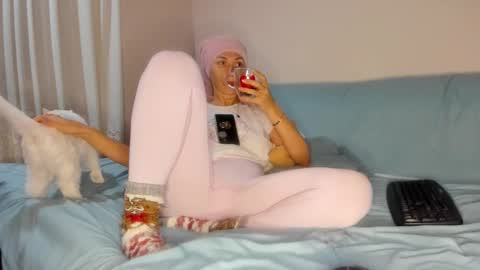 Issabelle online show from September 29, 6:51 am