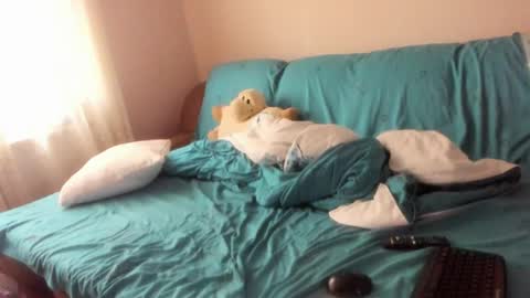 Issabelle online show from January 8, 7:45 am