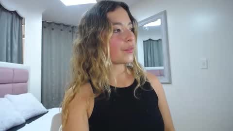 Snapshot of issadorajames chatting on December 3, 6:49 pm issadorajames online show from December 3, 6:49 pm