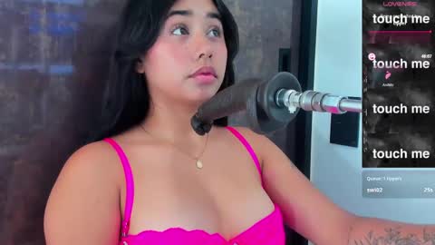 Snapshot of issie_cute chatting on March 5, 7:28 pm Issie online show from March 5, 7:28 pm