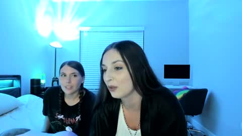 Bella Bloom online show from July 17, 5:01 am