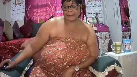 itumeleng74 online show from March 10, 6:17 am