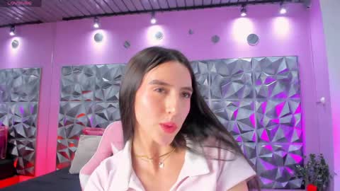 Itzel  online show from April 21, 3:30 pm