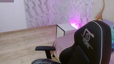 ivanna_tay1 online show from March 12, 4:04 am