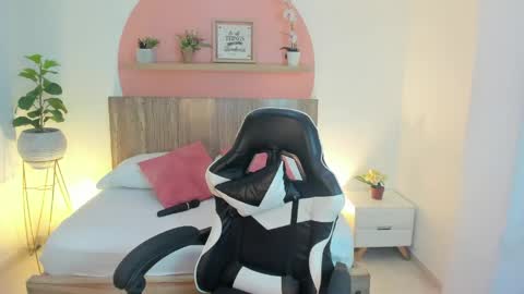 I V E T T E online show from April 27, 7:33 pm