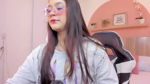 I V E T T E online show from April 21, 7:54 pm