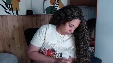 Snapshot of ivonne_collins33 chatting on October 23, 1:33 am ivonne_collins33 online show from October 23, 1:33 am