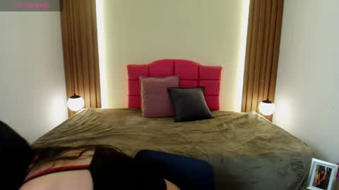 I V O N N E R O S S online show from April 16, 12:05 pm