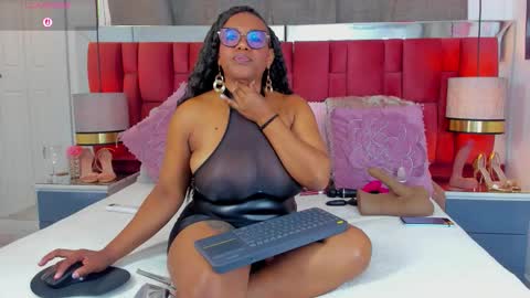 IVONSANCHEZ online show from November 25, 4:36 am