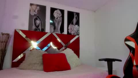 ivy_mya_ online show from October 21, 8:13 pm