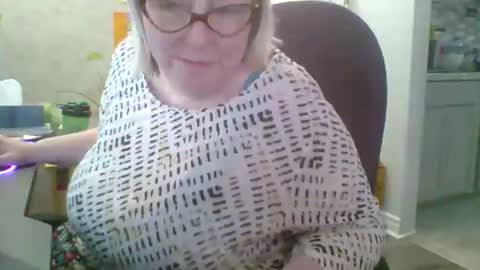 ivyjane3522 online show from April 22, 1:30 pm