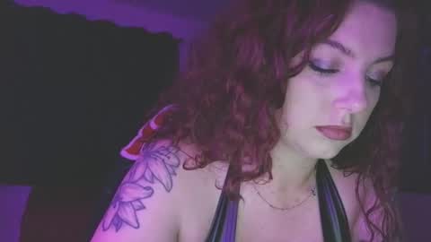 Snapshot of ivyy_sinss chatting on October 4, 1:44 am Amiee online show from October 4, 1:44 am