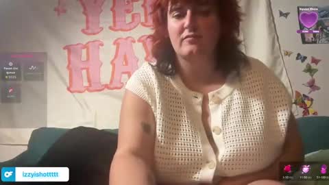 Snapshot of izzyishottttt chatting on October 10, 12:37 am izzyishottttt online show from October 10, 12:37 am