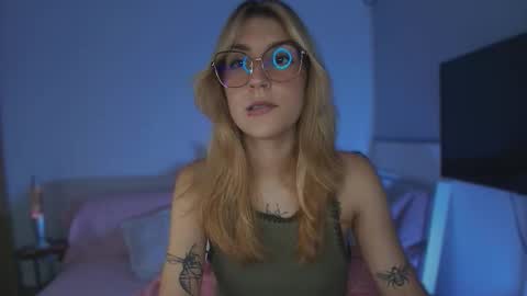 Linda Sofia help me get to 100 thumbs up online show from September 11, 4:24 am