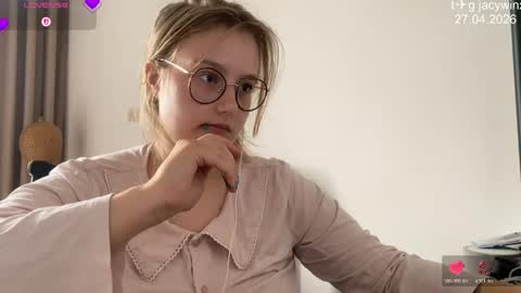 jacywinslat online show from April 27, 9:39 am