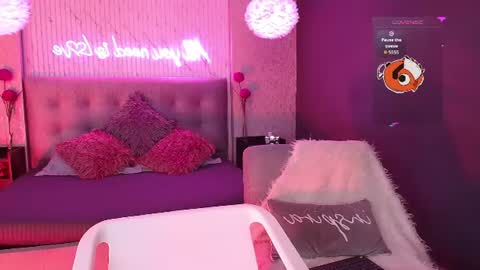 JADE online show from June 11, 2:14 pm