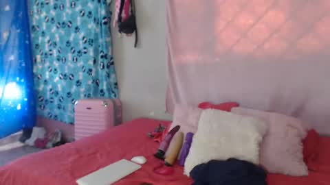 Snapshot of jade_watson19 chatting on December 7, 7:10 pm Jade Watson online show from December 7, 7:10 pm