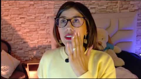 jade white  online show from April 27, 4:26 pm