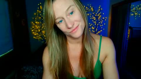 jadeamaryllis_ online show from May 3, 2:31 pm