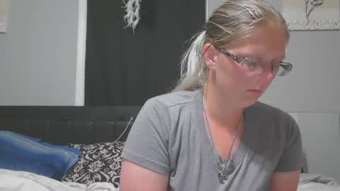 Snapshot of jadeluv chatting on September 18, 12:53 am JadeLuv online show from September 18, 12:53 am