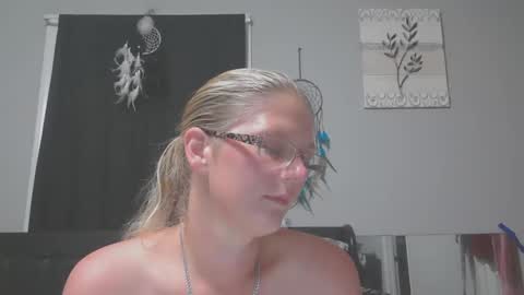 JadeLuv online show from June 9, 2:44 am