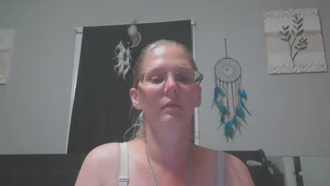 JadeLuv online show from April 21, 1:42 am