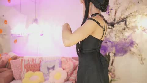 Jade Summer online show from October 25, 11:40 am