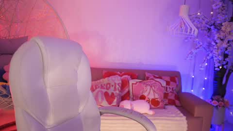 Jade Summer online show from June 9, 11:42 am