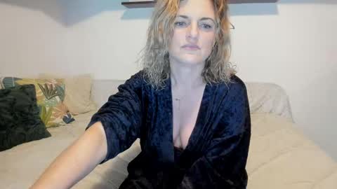 Snapshot of jadore_able82 chatting on February 23, 2:45 am elena online show from February 23, 2:45 am