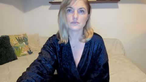Snapshot of jadore_able82 chatting on March 4, 2:38 am elena online show from March 4, 2:38 am