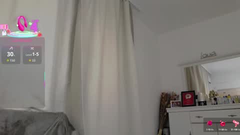 Snapshot of janellebrown_ chatting on September 23, 3:32 pm Janelle Brown online show from September 23, 3:32 pm