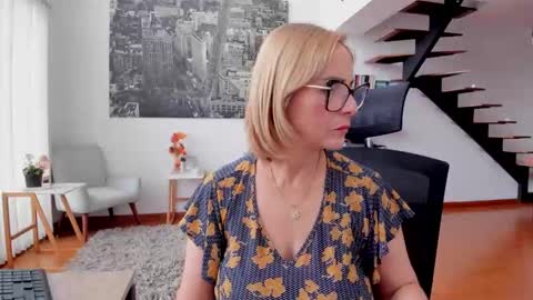 Snapshot of janeturner chatting on September 10, 1:44 pm JANE TURNER MILF online show from September 10, 1:44 pm