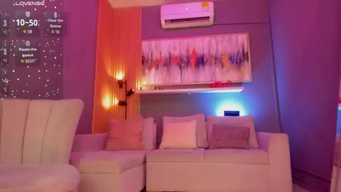 Janinne  online show from April 24, 12:30 pm