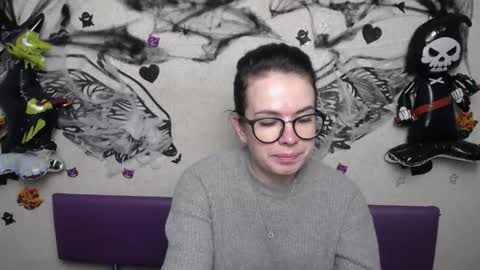 JasmineKouch online show from October 22, 7:30 pm