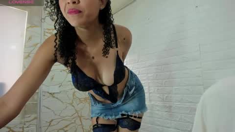 Jazlin  online show from April 22, 1:19 pm