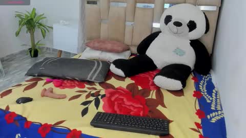 jazmin040_ online show from March 17, 11:36 am