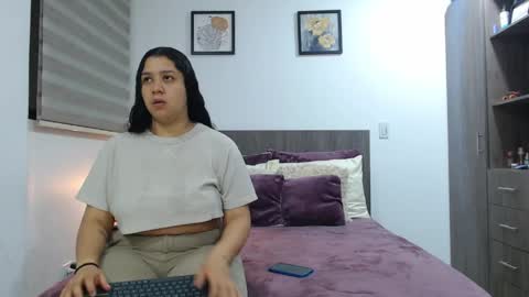 Jazmin and Scarlett online show from May 5, 10:07 am