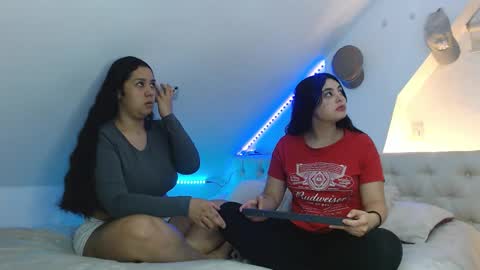 Jazmin and Scarlett online show from October 17, 9:45 am