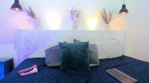 Jazmin online show from June 12, 3:03 am