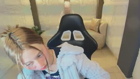 Jazmin online show from January 17, 2:52 am