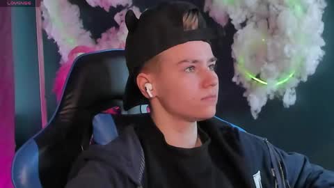 jean_wilsons online show from April 23, 11:17 am